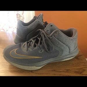 Nike Men’s Basketball Sneakers sz.9